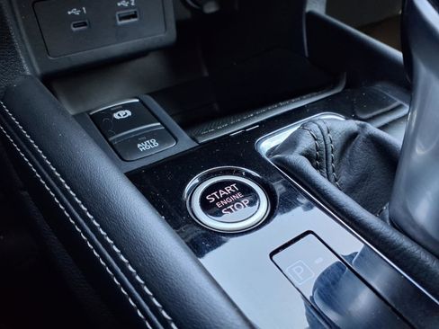 Used 2024 Nissan Kicks SV image 7