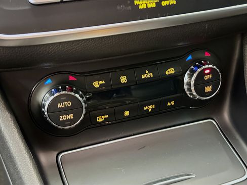 Used 2019 Mercedes-Benz CLA 250 4MATIC image 24