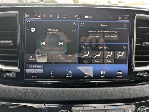 Used 2023 Chrysler Pacifica Touring-L image 21