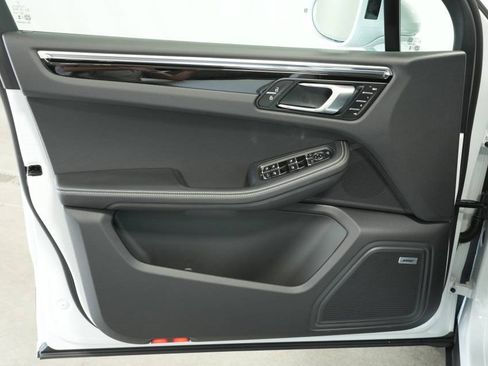 New 2025 Porsche Macan image 25