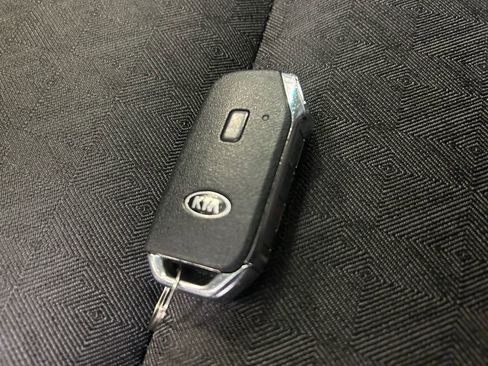 Used 2021 Kia Niro EX image 33