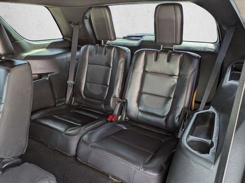 Certified 2018 Ford Explorer XLT w/ Equipment Group 202A FWD image 20