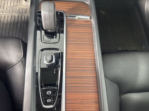 Used 2024 Volvo XC60 B5 Plus w/ Climate Package AWD/4WD image 12