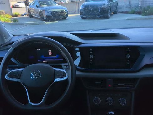 Used 2022 Volkswagen Taos SE image 8