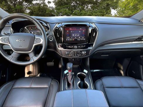 Used 2023 Chevrolet Traverse RS image 7