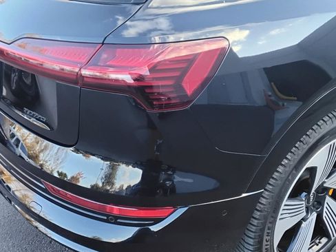 Used 2023 Audi e-tron Premium Plus w/ Premium Plus Package image 10