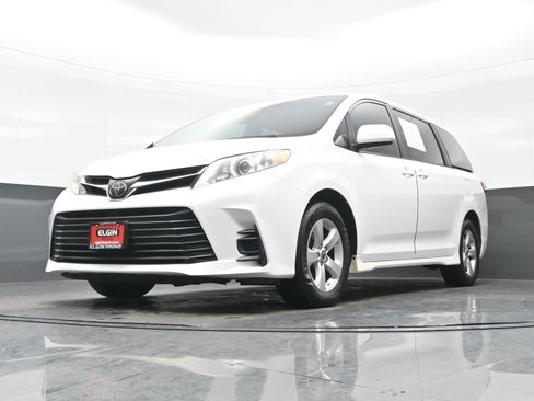 Used 2020 Toyota Sienna LE image 28