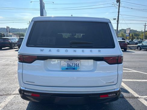 Used 2022 Jeep Wagoneer Series II AWD/4WD image 6