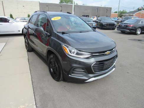 Used 2017 Chevrolet Trax LT w/ LT Convenience Package AWD/4WD image 4
