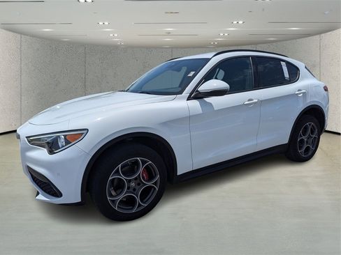 Used 2022 Alfa Romeo Stelvio Sprint image 7