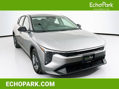 Used 2025 Kia K4 LXS image 1