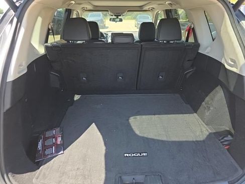 Used 2023 Nissan Rogue SV w/ SV Premium B Package FWD image 4