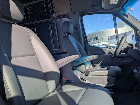 Certified 2024 Mercedes-Benz Sprinter 2500 image 9