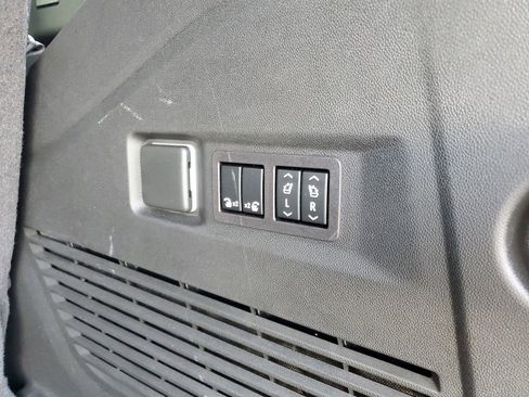 Used 2023 GMC Yukon Denali image 35