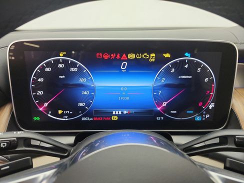 Used 2024 Mercedes-Benz GLC 300 4MATIC image 9
