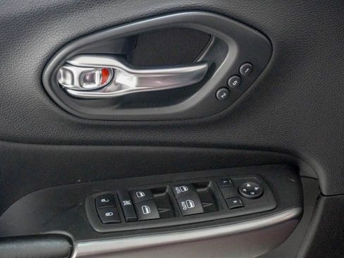 Used 2020 Jeep Cherokee Limited AWD/4WD image 18