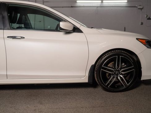 Used 2017 Honda Accord Sport Special Edition image 16