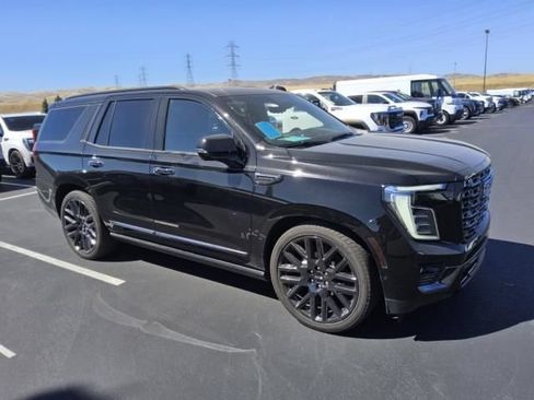 Used 2025 GMC Yukon Denali Ultimate AWD/4WD image 6