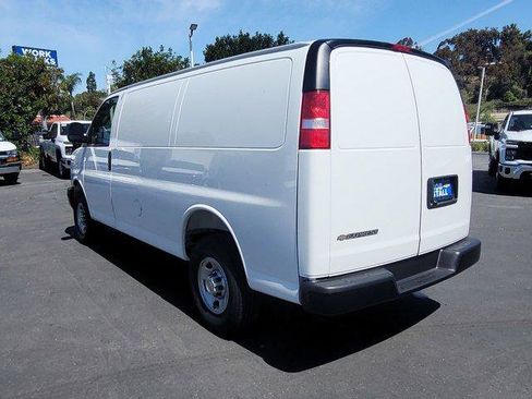 Used 2026 Chevrolet Express 2500 w/ Driver Convenience Package RWD image 6