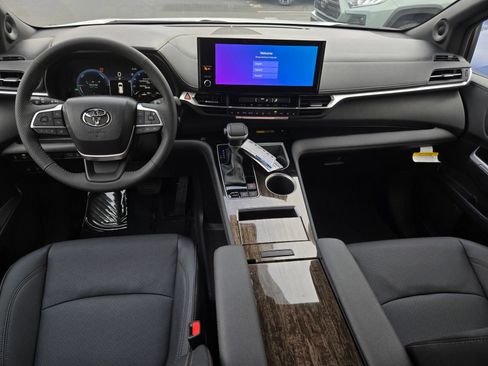 Certified 2026 Toyota Sienna Limited AWD/4WD image 14