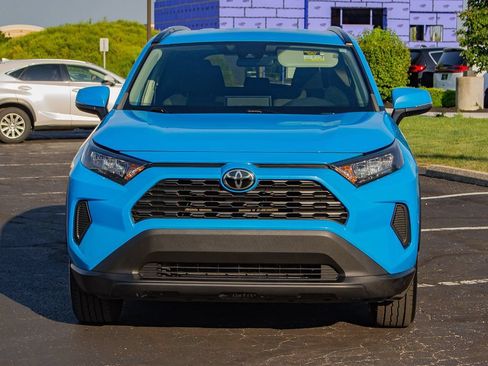 Used 2021 Toyota RAV4 LE FWD image 2