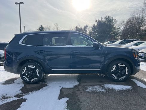 New 2025 Kia Telluride S image 4