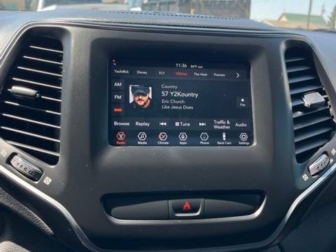Used 2019 Jeep Cherokee Latitude Plus AWD/4WD image 37