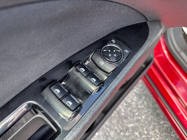 Used 2013 Ford Fusion SE FWD image 12
