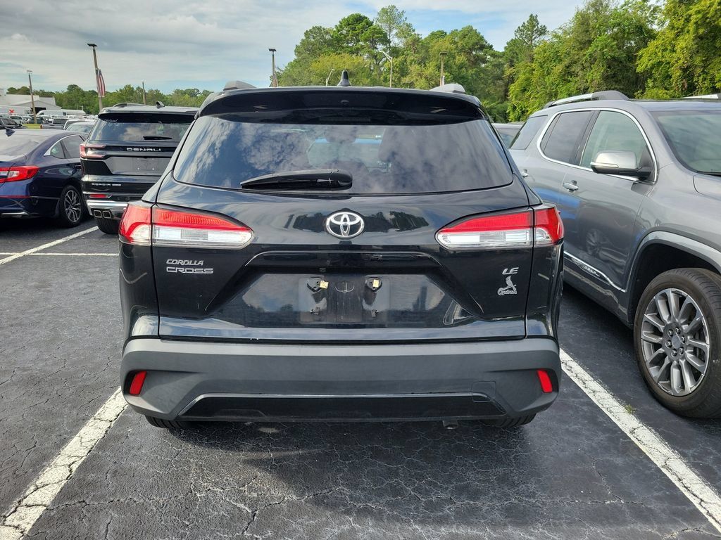 Used 2024 Toyota Corolla Cross LE FWD image 4