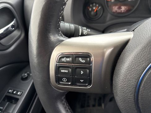 Used 2016 Jeep Patriot High Altitude image 12