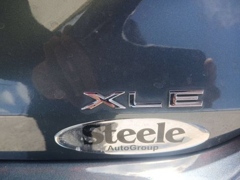 Used 2022 Toyota Avalon XLE FWD image 28