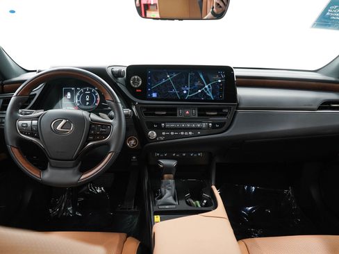 Used 2025 Lexus ES 350 w/ Luxury Package FWD image 14