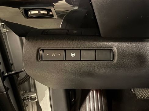 Used 2024 Nissan Pathfinder SV FWD image 25
