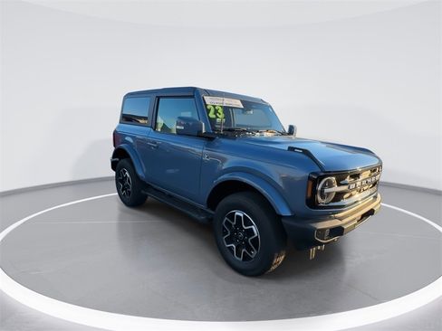 Used 2023 Ford Bronco Outer Banks image 2