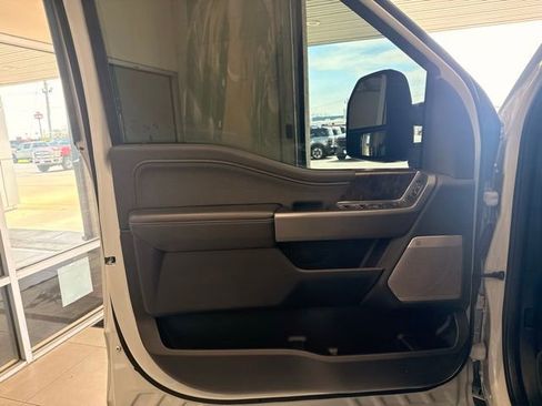 Used 2025 Ford F350 Lariat w/ Lariat Ultimate Package AWD/4WD image 13