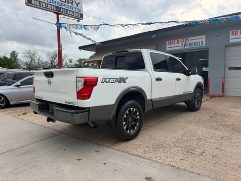Used 2019 Nissan Titan PRO-4X w/ Pro-4x Convenience Package AWD/4WD image 6
