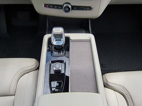 New 2026 Volvo XC90 B6 Ultra w/ Lounge Package AWD/4WD image 16