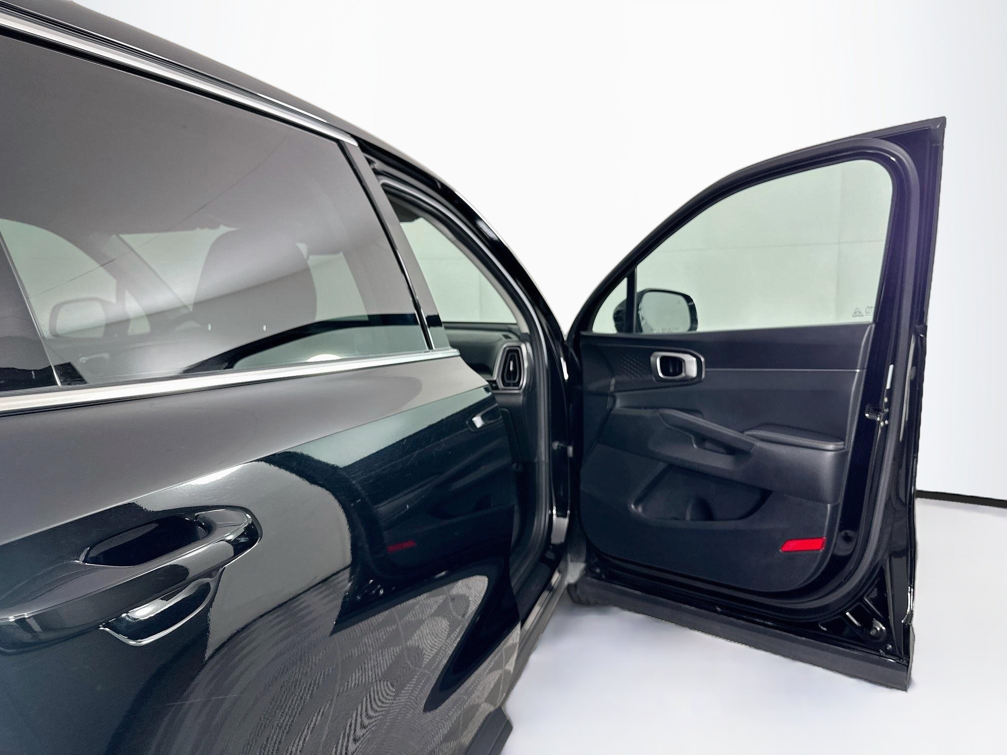 Used 2025 Kia Sorento LX FWD image 31