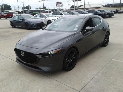 Used 2019 MAZDA MAZDA3 Hatchback w/ Premium Package FWD image 3