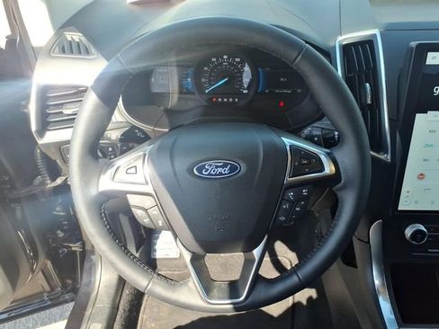 Certified 2024 Ford Edge Titanium w/ Class II Trailer Tow Package AWD/4WD image 18