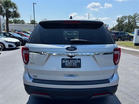 Used 2019 Ford Explorer XLT FWD image 7