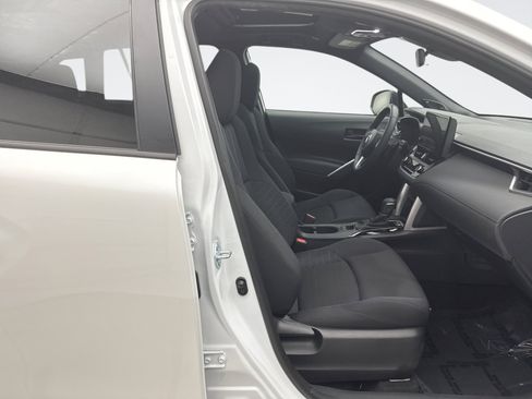 Used 2024 Toyota Corolla Cross AWD Hybrid w/ Moonroof Package image 18