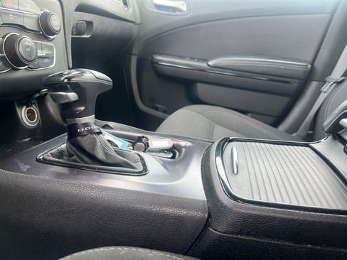 Used 2017 Dodge Charger SE w/ Blacktop Package image 30