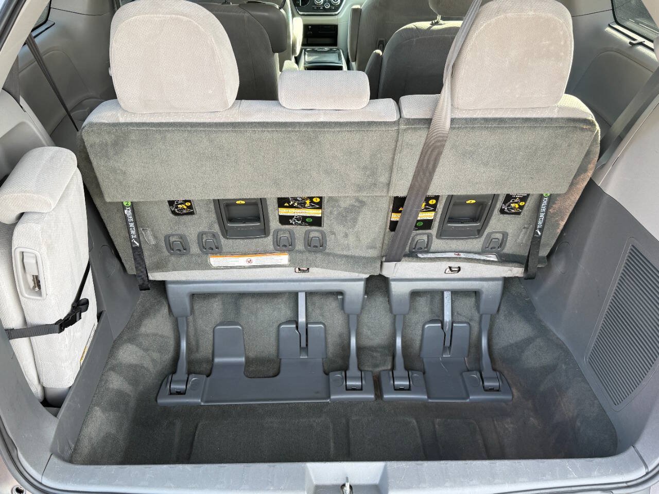Used 2017 Toyota Sienna LE FWD image 12