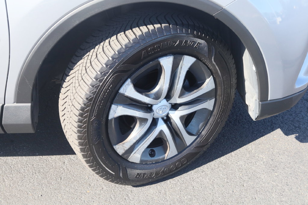 Used 2016 Toyota RAV4 LE AWD/4WD image 29