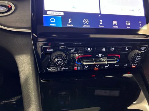 New 2025 Jeep Grand Cherokee Limited w/ Luxury Tech Group II image 23