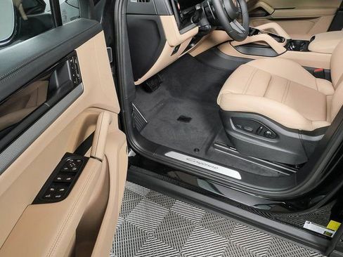New 2026 Porsche Cayenne AWD image 8