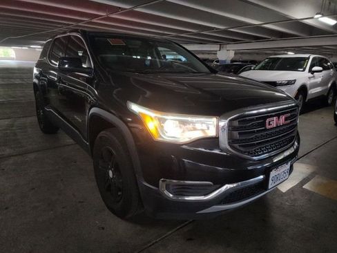 Used 2017 GMC Acadia SLE FWD image 1