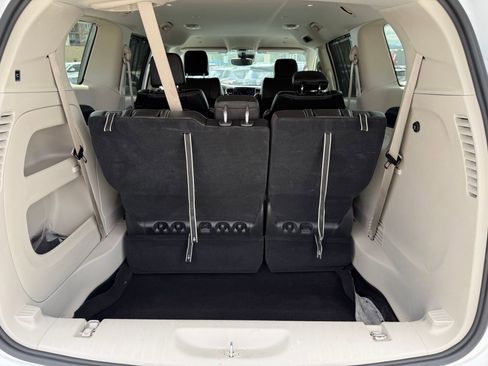 Used 2024 Chrysler Pacifica Touring-L FWD image 30