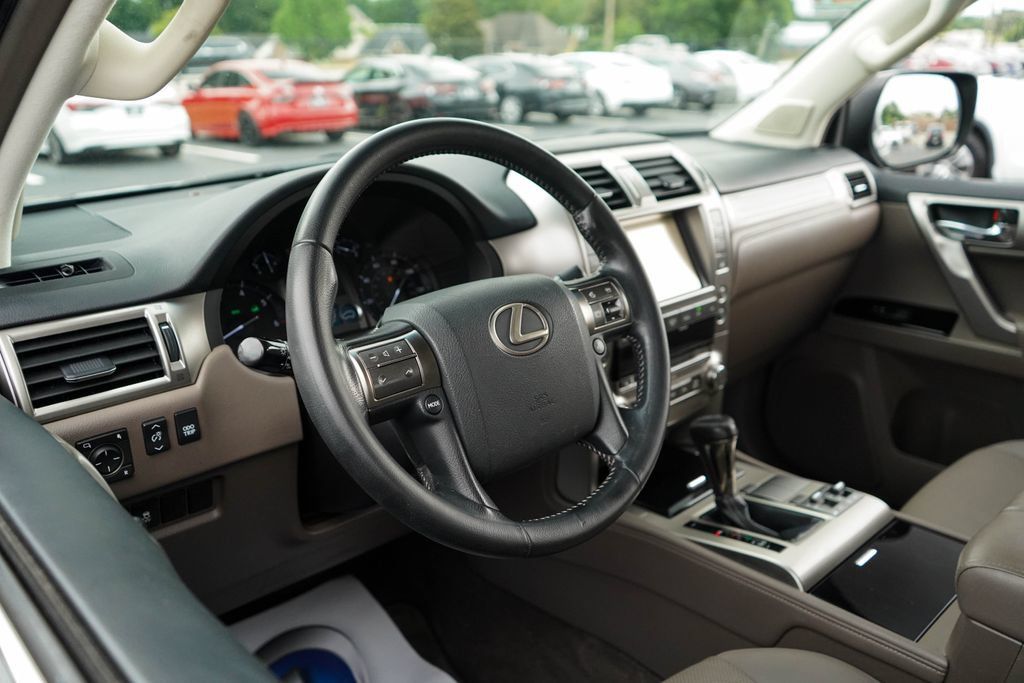 Used 2019 Lexus GX 460 w/ Navigation Package AWD/4WD image 5